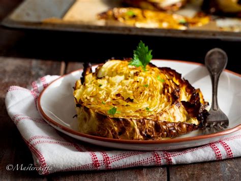 Il cavolo rosso al forno è un contorno sfizioso e facile da preparare. Fette di cavolo cappuccio al forno, ricetta contorno ...