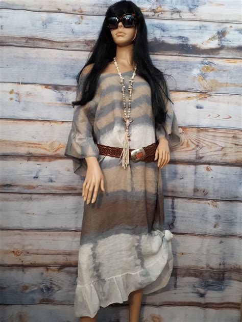 Luberone spécialisé dans les vêtements d'été vous propose le plus grand choix de couleurs dans une qualité supérieure et confectionnée luberone confectionne toutes ses robe en lin de qualité supérieure au portugal. Robe longue en lin TANIA oversize Tie and Dye