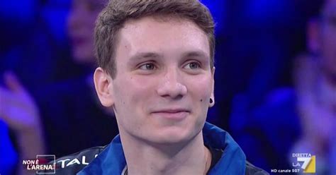 190 centimetri per un fisico. Manuel Bortuzzo: "Dopo che mi hanno sparato ho detto 'Ti ...