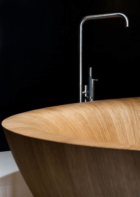 Modern bath and contemporary bathtubs here are all sophisticated and attractive. Luxurious And Dramatic Wooden Bathtubs Make A Bold Visual ...