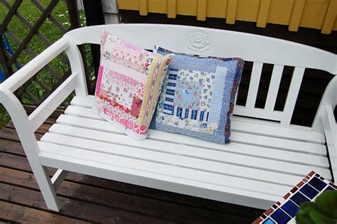 Log cabin quilt designs are always a favorite with beginning quilters and expert quilters alike. New log cabin pillowcases from scraps | iHanna's ...