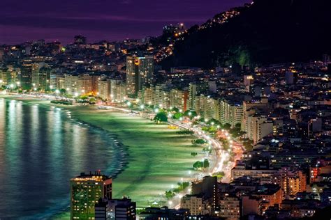 Located in copacabana, this hotel is within 1 mi (2 km) of unimed rio emergency care, copacabana beach, and copa d'or hospital & medical center. BILDER: Copacabana in Rio de Janeiro, Brasilien | Franks ...