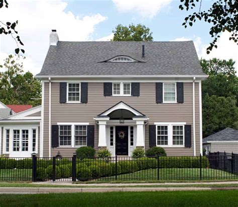 #1 // seapearl and simply white by benjamin moore. 32 Gorgeous Houses with Exterior Window Shutters