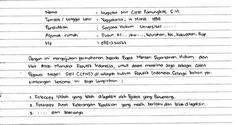 Selain untuk menambah pengalaman, anda pun mungkin saja akan dipertimbangkan nantinya menjadi guru pns. Contoh Surat Lamaran Kerja Guru Tetap & Honorer (GTT) - ContohSuratin.com