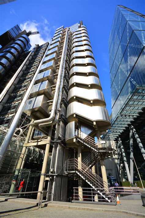 33,510 cubic meters of concrete, 30,000 square metres of stainless steel. The Lloyds Building, London 26-5-2015 | The Lloyd's ...