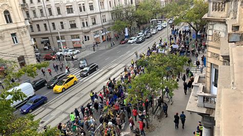 Tuntetes témájú friss hírek 4 forrásból. Látványos felhőkkel érkezik a vihar, íme a legjobb fotók