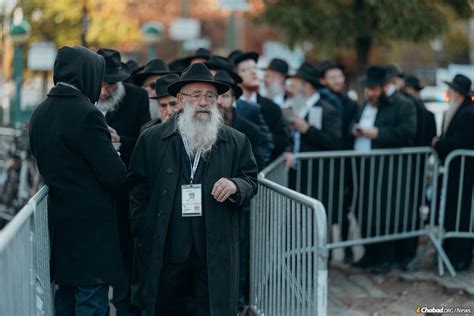 Thousands Of Rabbis Pose For Massive Portrait Of Jewish Pride In The
