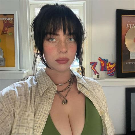Billie Eilish Hot And Sexy Photos Pics Of Ocean Eyes Singer Luv
