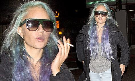 Amanda bynes has some new body art! Amanda Bynes reveals new dip-dye hairstyle leaving tattoo ...
