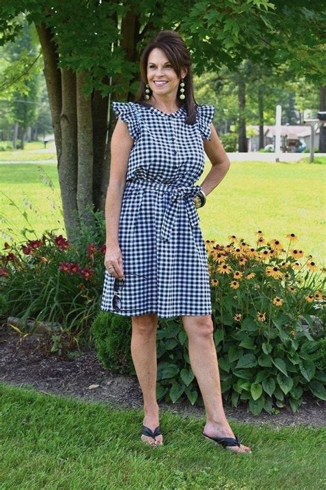 31 Simple But Stylish Casual Outfit For Women Over 40 Years Stylish Summer Outfits Gingham