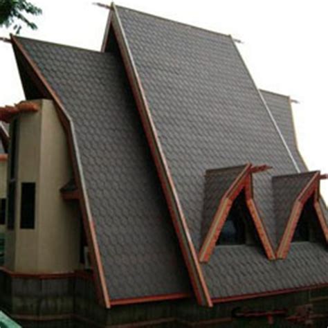 Tirai hitam roman dan roller blind di kamar loteng yang terang. Paduan Modern dan Etnik Dayak Pada Atap dan Jendela Rumah ...