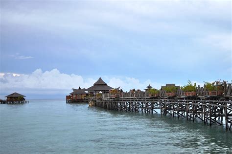 Pulau mabul kat semporna, sabah ni memang antara salah satu pulau yang paling cantik kat malaysia. Sabah, Destinasi Indah : "Pulau Mabul"