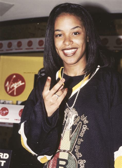Aaliyah Photo Aaliyah S Hip Hop Fashion Aaliyah Hip Vrogue Co