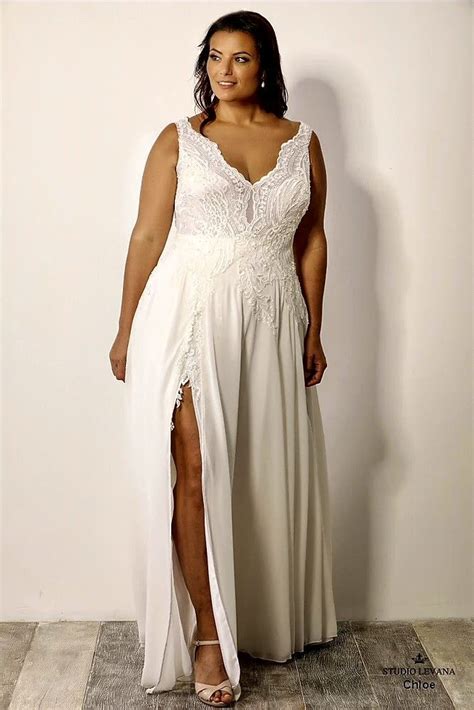 Have you found perfect wedding dress for wedding day? Flowy bohemian chiffon plus size wedding gown with split ...