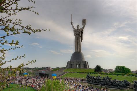 7 Largest Statues In The World With Map Touropia