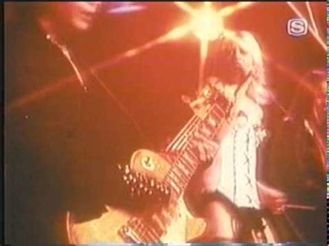 Перевод песни cherry bomb — рейтинг: Joan Jett & The Runaways Cherry Bomb 1976 - YouTube