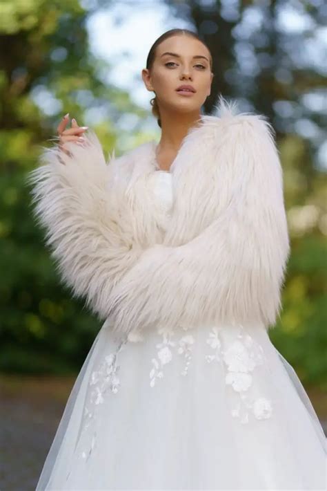 10 Stunning Bridal Faux Fur Wrap For The Winter Bride Wedding Ideas