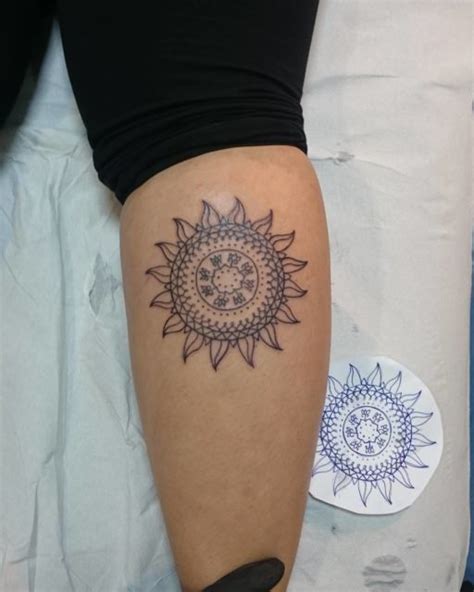 Tatuagem de Sol 70 Ideias maravilhosas para você se encantar