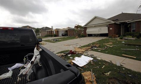 Texas Tornadoes Pictures Of Texans Repairing Homes Lives After