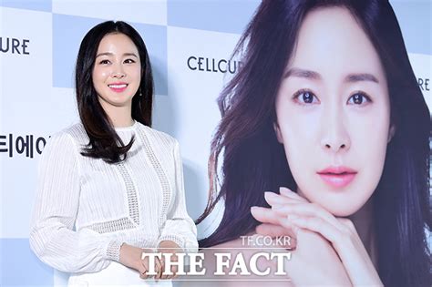 게다가 둘은 스타와 군인이라는 직업적 장벽까지 뛰어 넘었다. 셀트리온 김태희 - ì„œìš¸ì‹ ë¬¸ ë°°ìš° ê¹€íƒœí ¬ ì ...