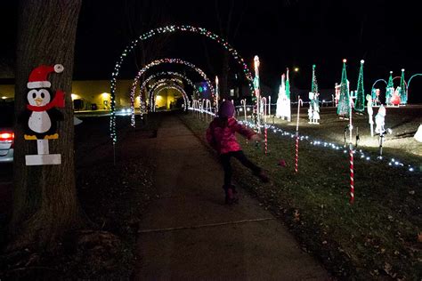 Christmas light displays and christmas light shows are the perfect example: Best Christmas Lights Near The Fox Valley: 50+ Displays! {2018}