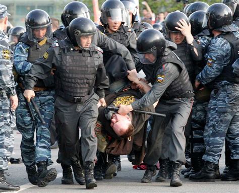 Russian Lawmakers Take Steps To Impose Steep Fines On Demonstrators