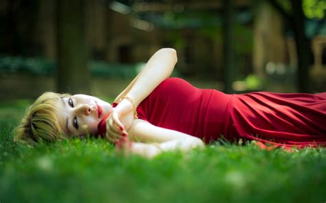 Online Crop Depth Of Field Of Woman In Red Dress Lying On Green Grass Hd Wallpaper Wallpaper