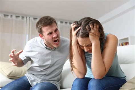Agressão Verbal No Casamento