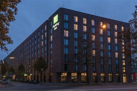 Verlassen sie das flughafengelände rechts abbiegend in die „zeppelinstraße. Holiday Inn Hamburg Berliner Tor Reviews & Deals- 2020 ...