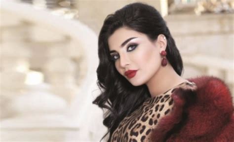 أمل العوضي تتبرع بإسوارتها على الهوا مباشرة. بالفيديو.. ورد أمل العوضي يثير حيرة الفنان حسين المهدي ...