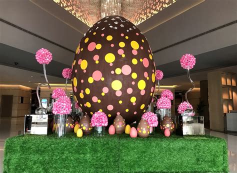 Dubai S Largest Chocolate Easter Egg Goes On Display Arabian Business