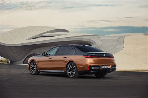 堂々たるフラッグシップセダンにハイパフォーマンスモデルを追加！ BMW「 i7 eDrive50」とシリーズ初のMモデル「i7 M70