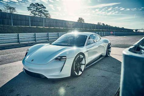 El Porsche Mission E Tendrá Un Precio Desde 90000 Euros Y Hasta Tres