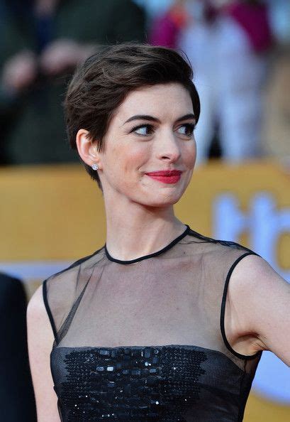 More Of Anne Hathaways Hair At The Sag Awards Short Hair Styles