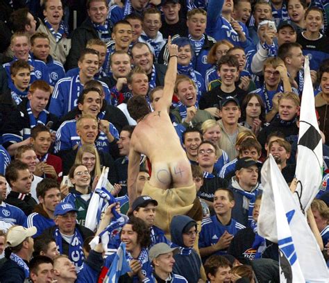 Mit dem sieg am 17. Schalker Fanmarsch durch Basel: Polizei befürchtet ...