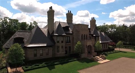 Traditional meets transitional with this luxuriously updated colonial on a large corner lot with sought after bloomfield hills schools. $7 Million Brick Mansion In Bloomfield Hills, MI | Homes ...