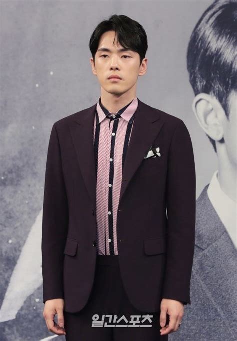 Check all the articles related to 김정현. 김정현, 박지은 작가 ´사랑의 불시착´으로 복귀 - 일간스포츠