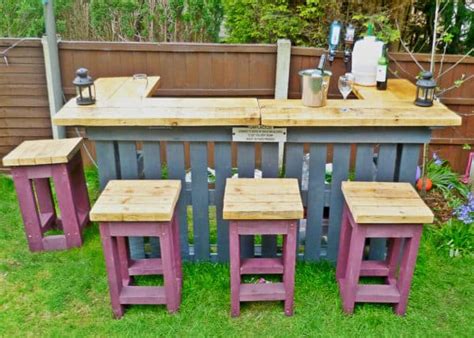 Garden Bar Made From Reclaimed Timber And Discarded Pallets Recyclart