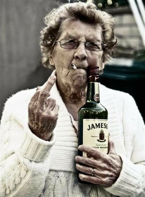 Pin By Alien Mom👽💅🏻 On Grandma Meme 😍🔫 Funny Old People Old Lady