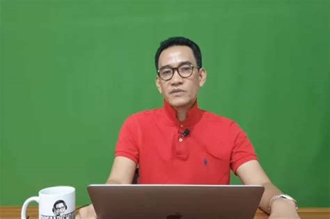Ketika meliput peristiwa konflik dan kekerasan dalam. Refly Harun soal Terorisme: Perhatikan juga Anasir yang ...