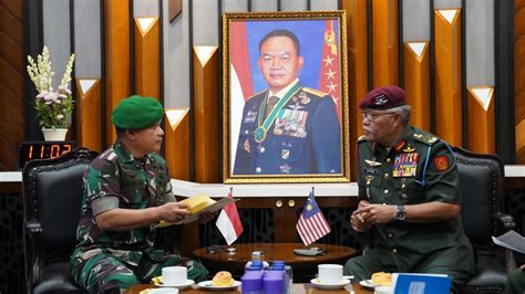 Delegasi Panglima Tentera Darat Diraja Malaysia Disuguhi Jamu Ramuan