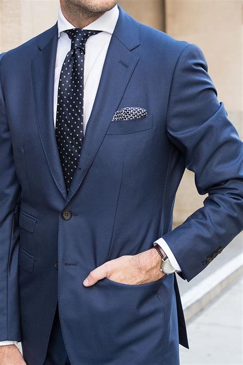 What Goes Good With Navy Blue Dress Pants - What color shirt goes with navy blue pants? (Complete Guide)