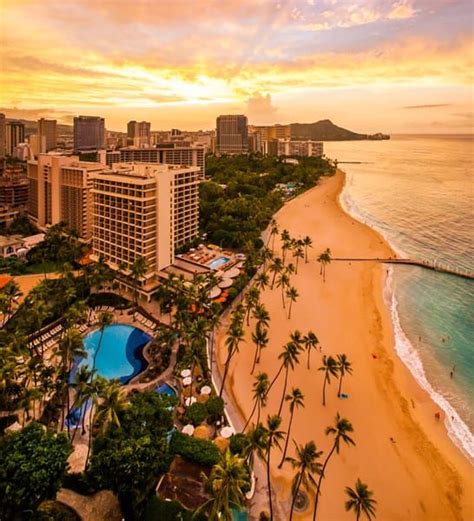 Hilton Hawaiian Village Waikiki Beach Resort Honolulu Hotels In 2020 Honolulu Hotels Hilton