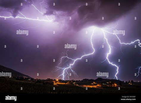 Lightning Bolts Hi Res Stock Photography And Images Alamy