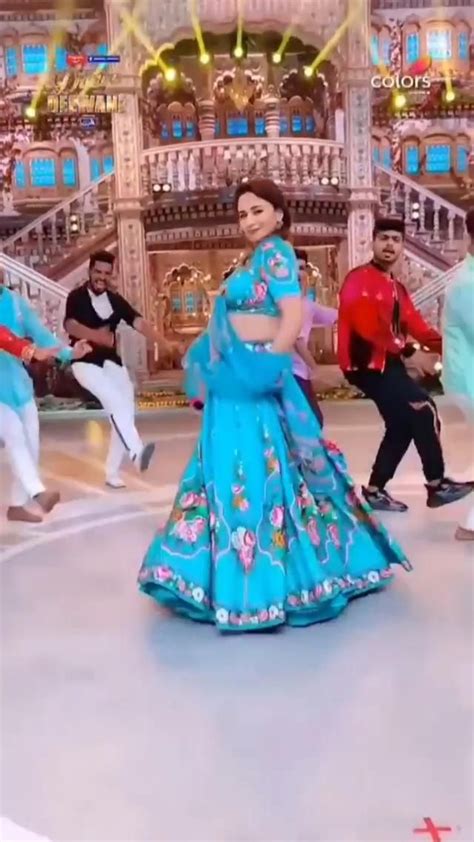 Madhuri Dixit Saree In Dance Deewane 2021 Omg🤩 Bollywood Wedding Bollywood Stars Madhuri Dixit