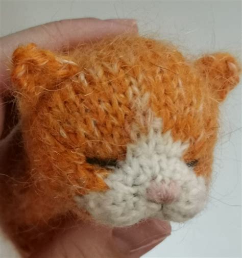 Knitting Pattern In 2020 Animal Knitting Patterns Knitted Cat