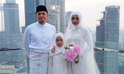 Bella dan emran melaksanakan photoshoot prewedding mereka bersama sang putri. Cynthia Bella, Engku Emran Selamat Diijabkabul