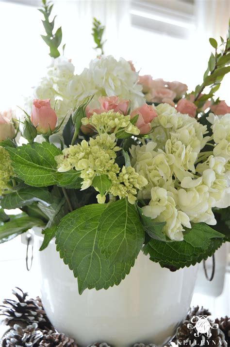 Urbanstems.com has been visited by 10k+ users in the past month Simple Steps to Create a Grand Flower Arrangement | Kelley Nan