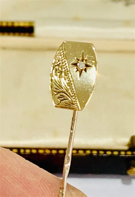 Stunning Vintage 9ct Gold Diamond Tie Lapel Pin Hallmarked Birmingham 1964