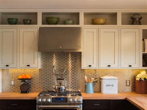 Use your kitchen cabinet tops as a space to stash things you have no room for elsewhere, like picnic baskets, decorative objects, or extra cutting boards. Blog Cabin 2012: Kitchen Pictures | kitchens | Kitchen ...